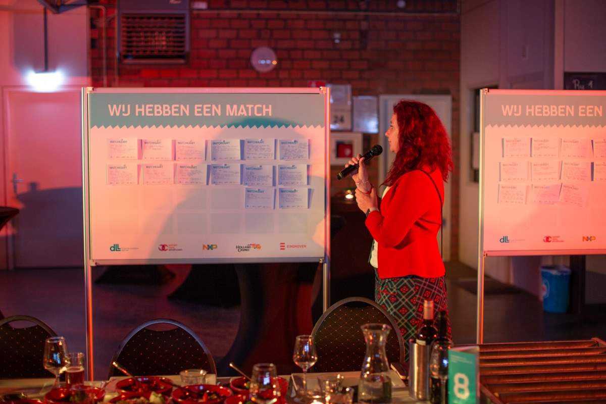 City counsel member creating a match, © Samen voor Eindhoven